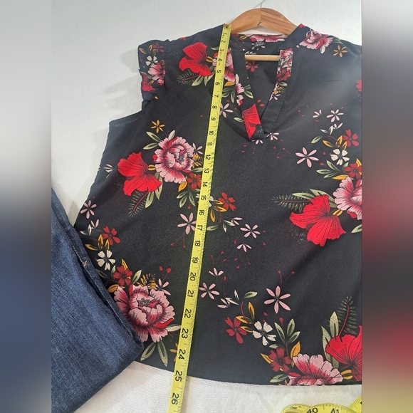 Black floral print EXTRA LARGE capped sleeve SHEIN - Picture 8 of 8